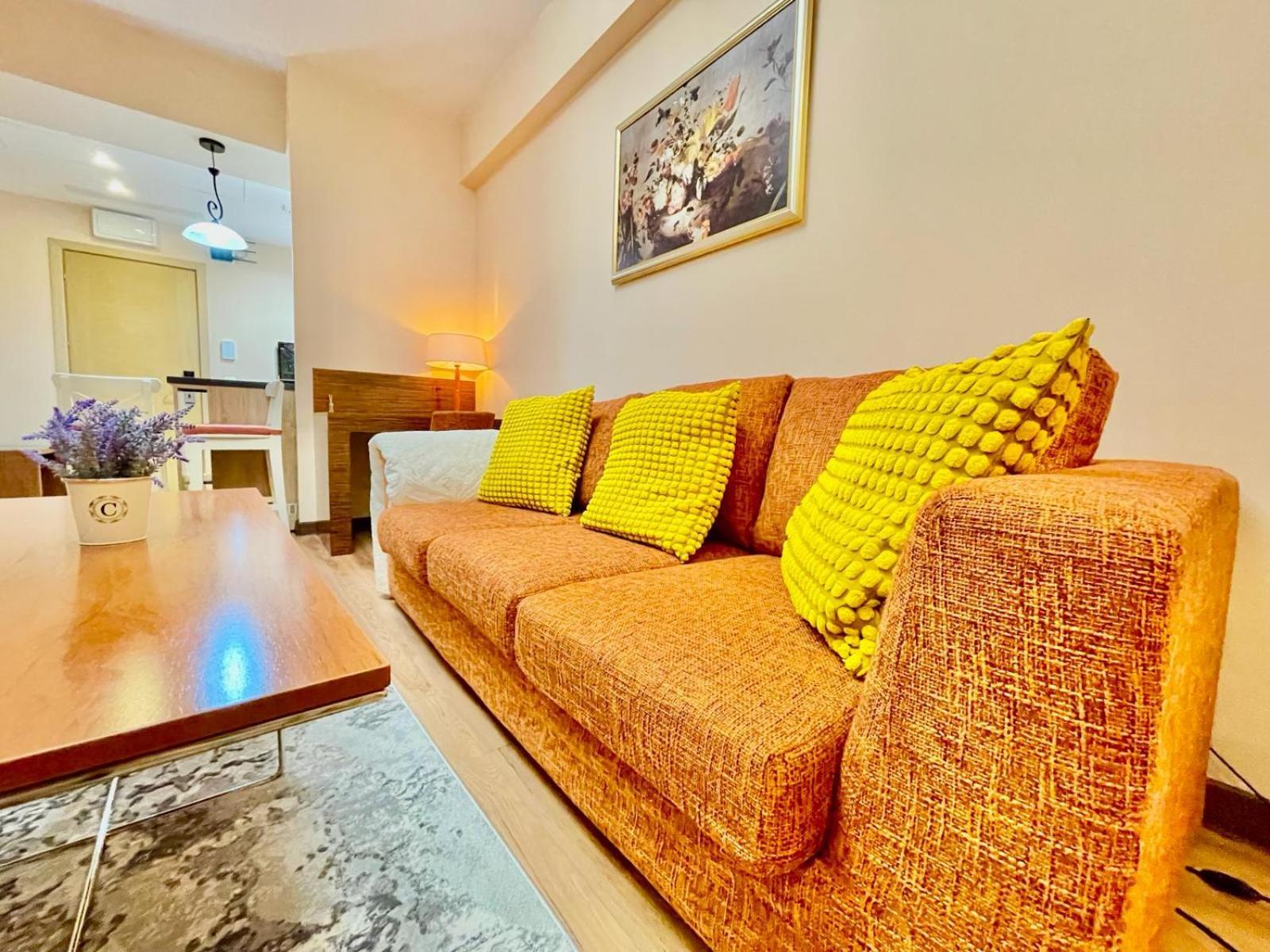 Royal Studio Apartment With A Perfect View - Yamaluxe Βουκουρέστι Εξωτερικό φωτογραφία