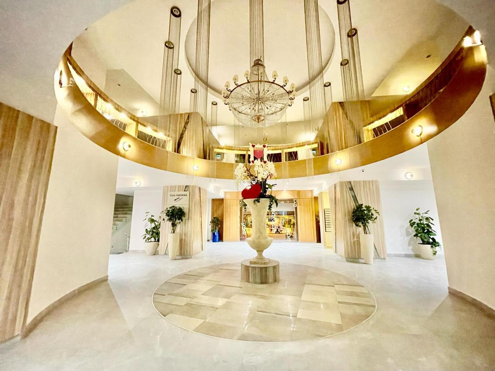 Royal Studio Apartment With A Perfect View - Yamaluxe Βουκουρέστι Εξωτερικό φωτογραφία