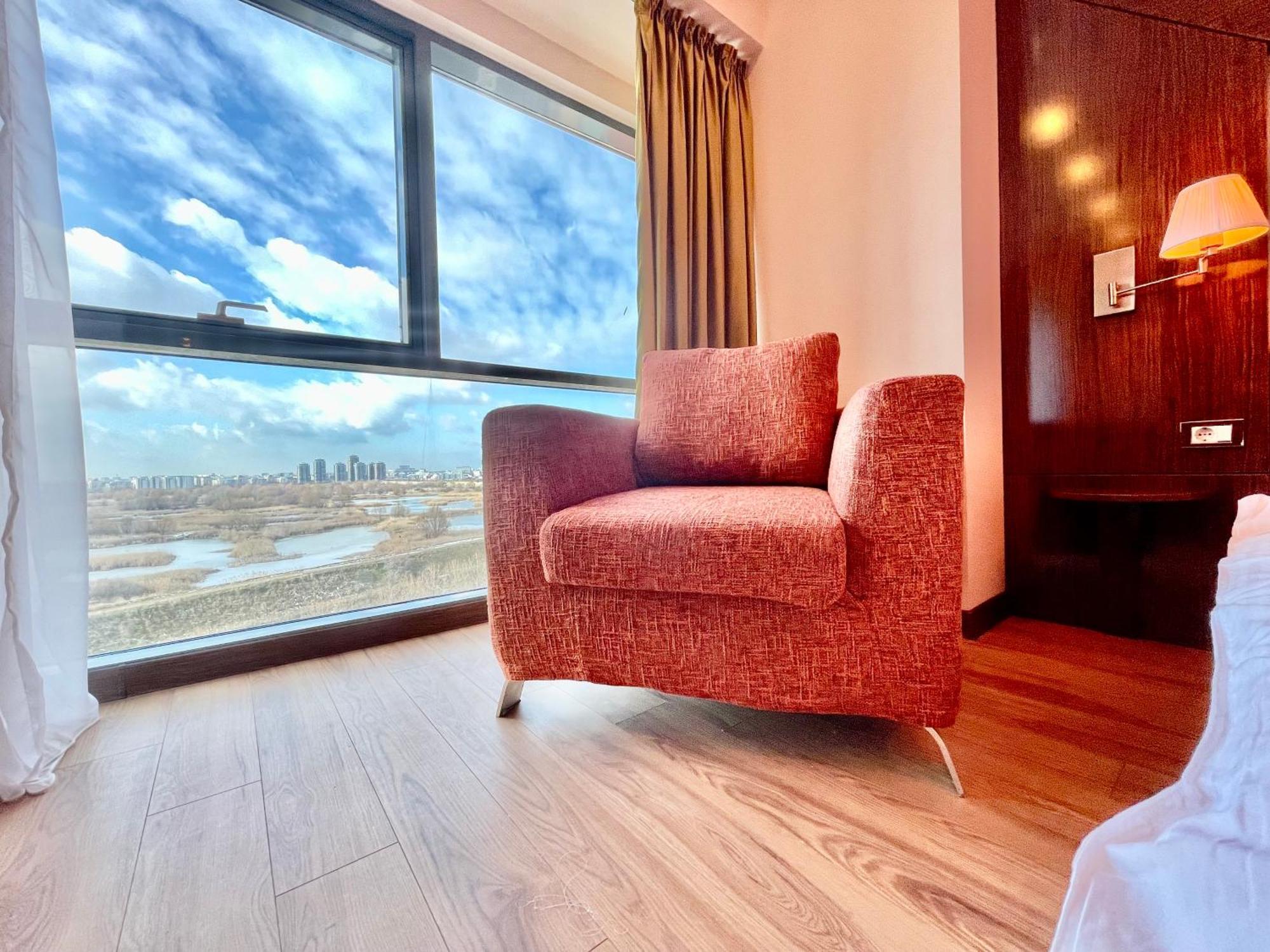 Royal Studio Apartment With A Perfect View - Yamaluxe Βουκουρέστι Εξωτερικό φωτογραφία
